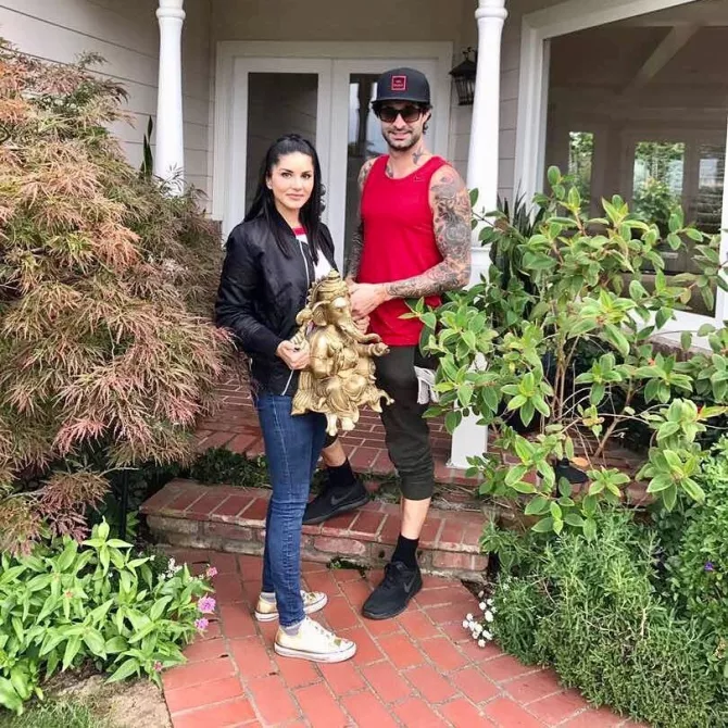 Sunny Leone And Daniel Weber Los Angeles Bungalow