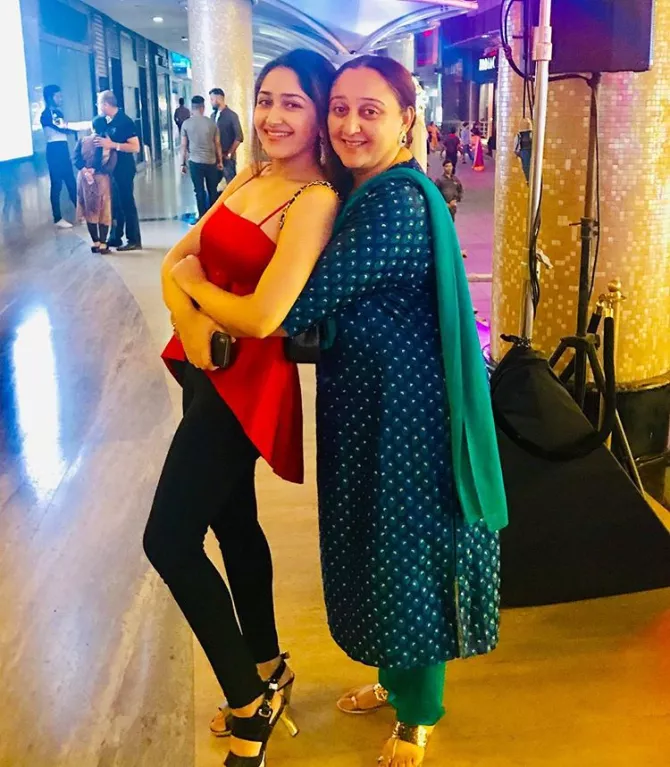 Sayyeshaa Saigal is all set to marry Tamil actor Arya