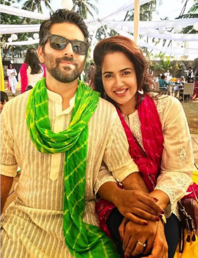 Sameera with her hubby Akshai