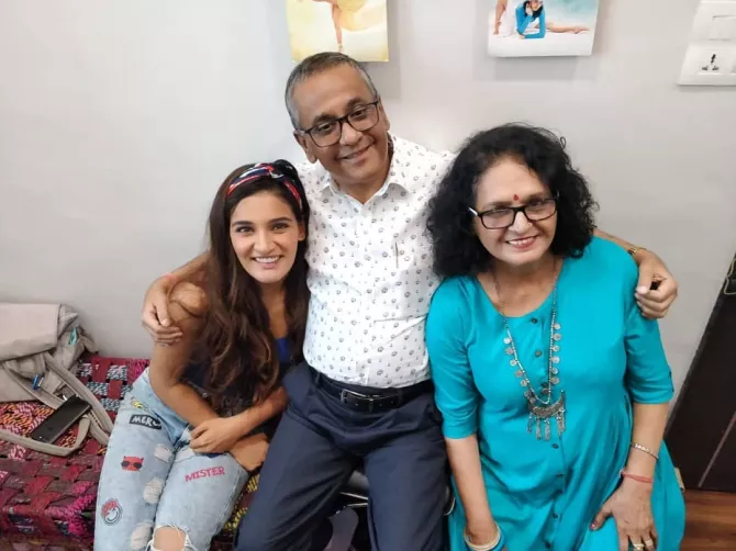 Mukti Mohan with her parents