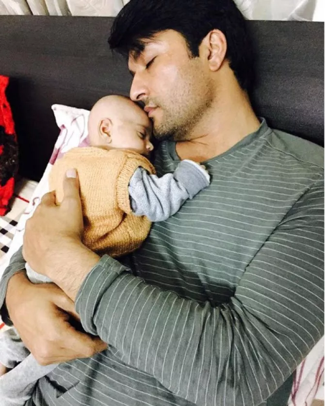 Anas Rashid and his baby daughter, AayatÃƒÂ¢Ã¢â€šÂ¬Ã¢â€žÂ¢s ÃƒÂ¢Ã¢â€šÂ¬Ã‹Å“heavenlyÃƒÂ¢Ã¢â€šÂ¬Ã¢â€žÂ¢ picture