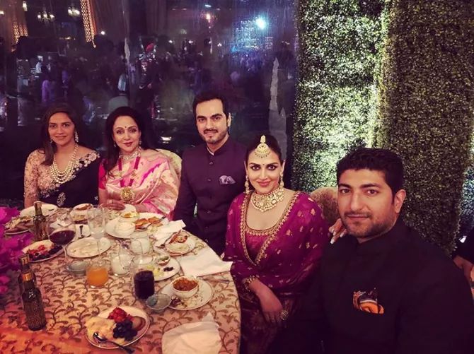 Hema Malini, Esha Deol, Ahana Deol, Bharat Takhtani and Vaibhav Vohra