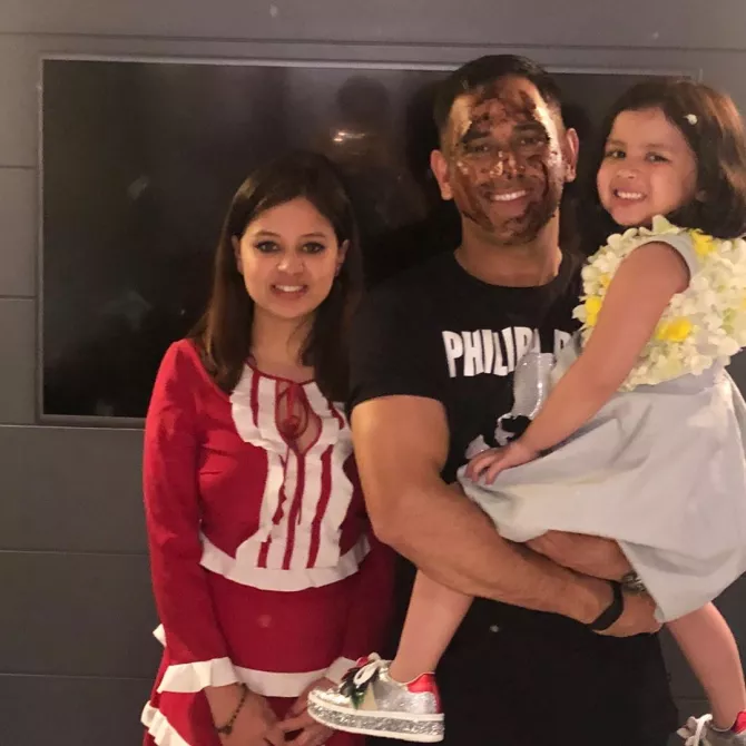 MS Dhoni with wife, Sakshi Dhoni and Daughter, Ziva Singh Dhoni