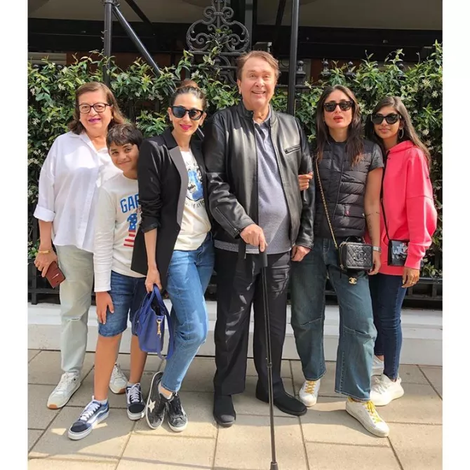 Randhir Kapoor, Babita, Kareena Kapoor Khan, Karisma Kapoor, Samaira Kapoor and Kiaan Raj Kapoor