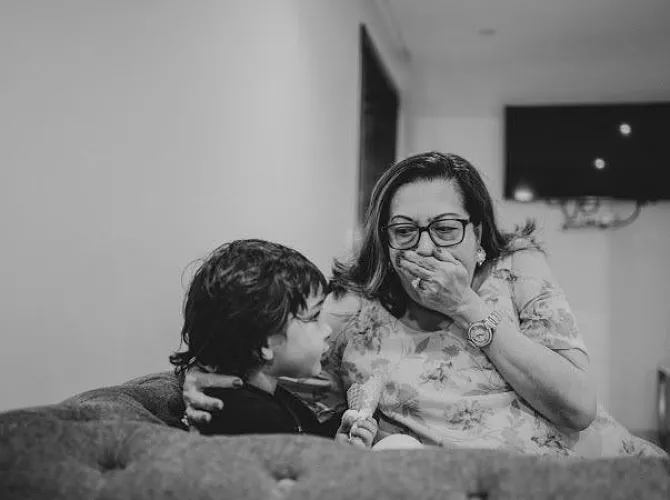 Kareena Kapoor Khan shares a picture of Babita with Taimur Ali Khan