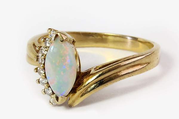 marquise-shaped engagement rings