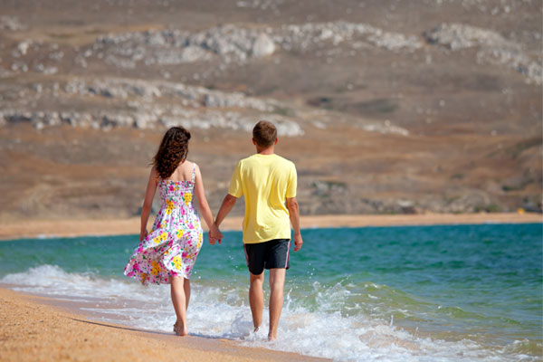 how to differentiate between a honeymoon and a vacation