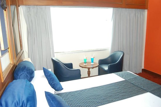 floatel floating hotel, kolkata