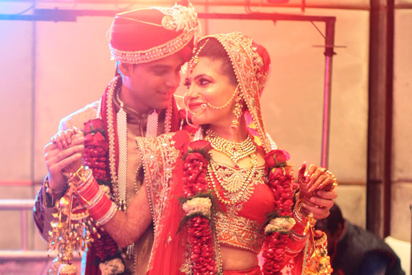 husbands who keep karva chauth fast for their wives apoorv kalra rinki kalra bollywoodshaadis.com