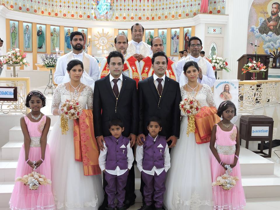 Twin brothers marry twin girls by twin priests in Kerala