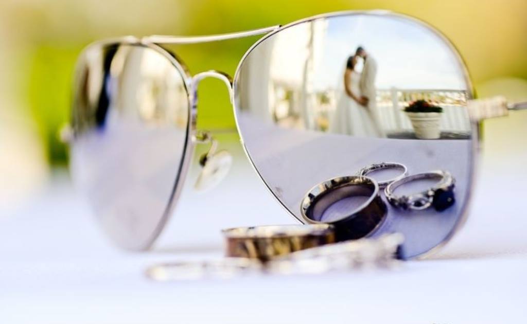 engagement poses for couple to show off ring