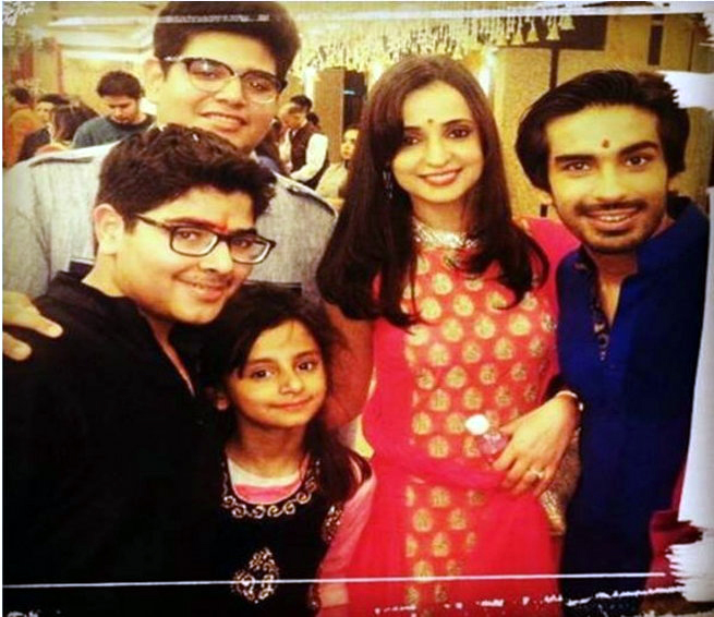 sanaya and mohit might be engaged