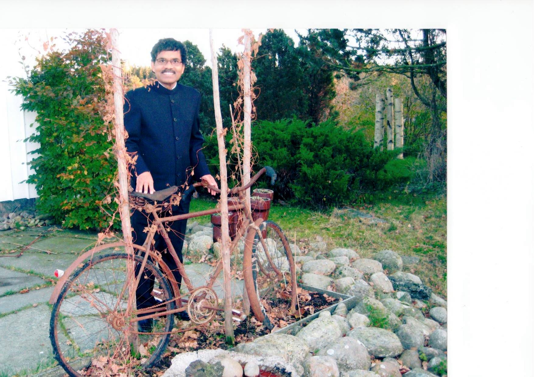 Dr. Pradyumna Kumar Mahanandia rode a cycle from India to all the way across Sweden just to meet his wife, Charlotte Von Schedvin. Sounds impossible right? But he did it and how. 