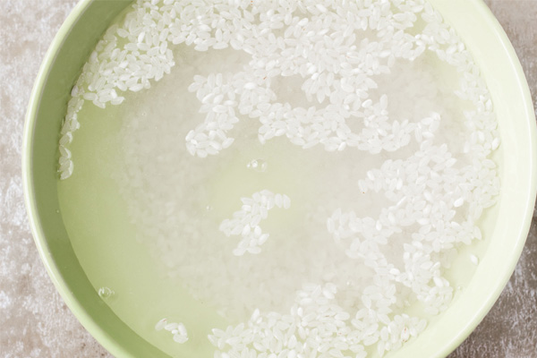 ways to get smooth fairer neck rice water starch