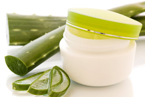 ways to get smooth fairer neck aloe vera