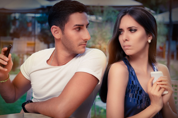 signs your boyfriend dating jealous and possessive man check mails