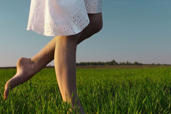 foot care tips naturally pretty soft beautiful feet grass