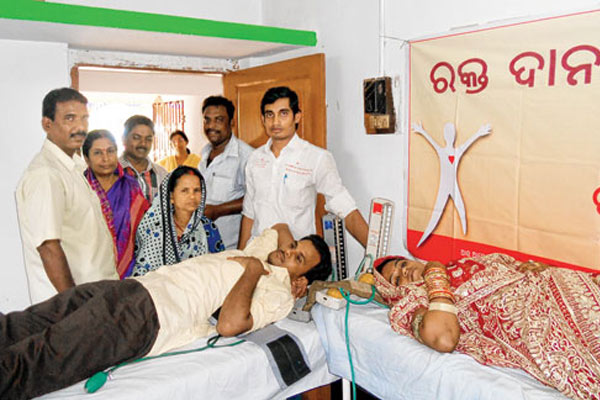 indian couple and wedding guests donated blood