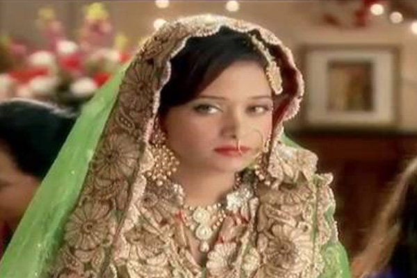 Beintehaa 3rd June Written Episode | Aaliya Follows Barkat And Finds Her  Get Poison To Paralyse Someone - Filmibeat
