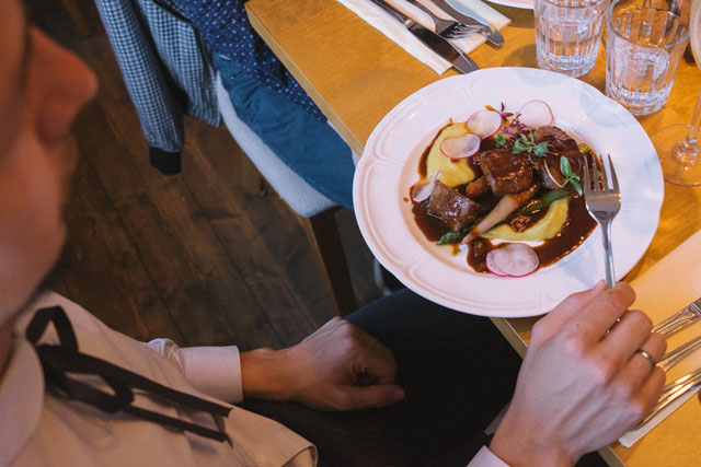 this bride decided to go a step further and become an inspiration to many by beautifully clicking her own wedding pictures with a simple camera, Fujifilm X-T10 (not even a professional one!) and became a viral hit instantly. 29 year old Lisa Luts Of Tallin, Estonia, who along with her husband owns a small company called Mellow that deals in videography and photography, decided to keep her professional camera away and click her own pictures for her own wedding that too place on August 28, 2015