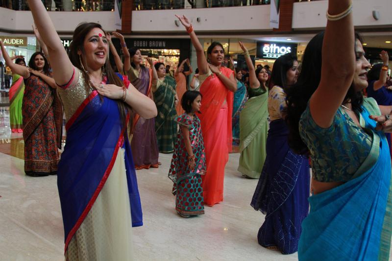 flash mob in sarees at select city walk saket new delhi international womens day