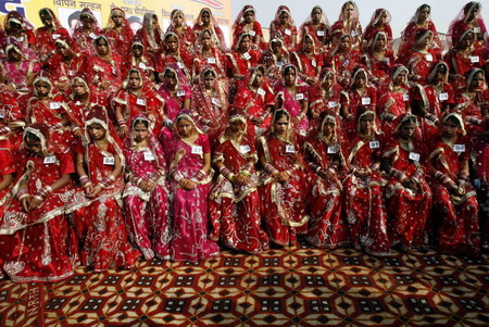 This Gujarati Businessman Is Organising Mass Wedding For His '100 Daughters' Mass Over His Son!
