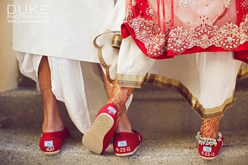 7 Unique Ideas To Hide The Groomââ¬â¢s Jootis For Joota Chupayi Rasam