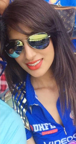 Harbhajan Singh Wife And Super-Hot Saali