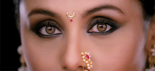 Styles And Shapes Of Bindis