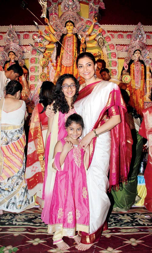 Sushmita Sen with her daughters