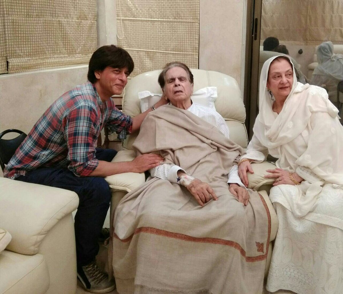 Shah Rukh with Dilip Kumar and Saira Banu