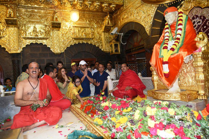 Kapil Sharma With Ginni Chatrath at Shirdi