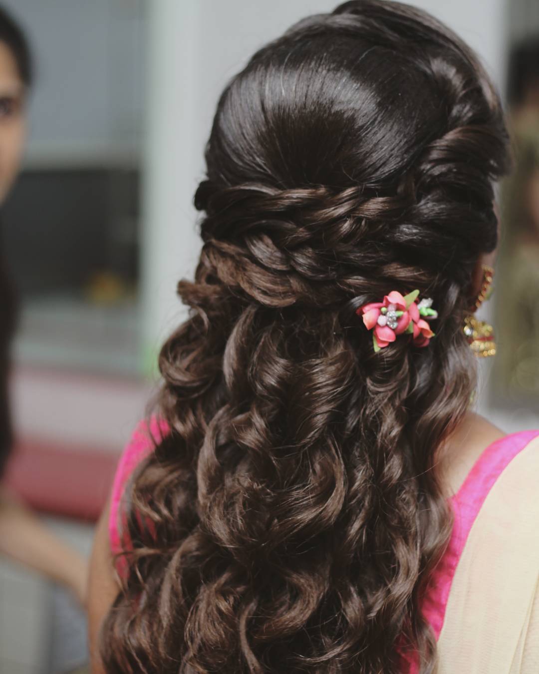 8 Ways In Which A Bride Can Rock It With Open Hairstyles On Her Wedding