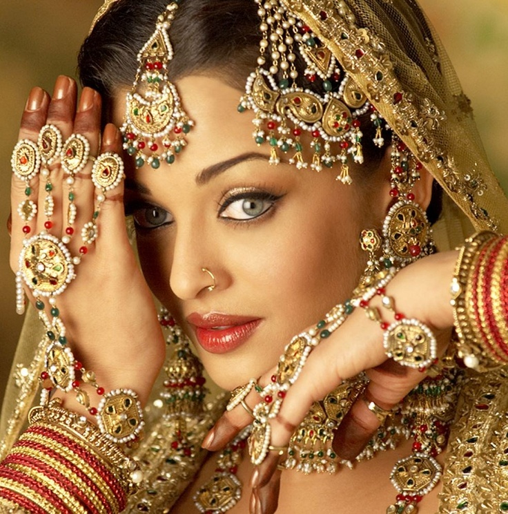 Beautiful Arooj on Her mehndi Day♥️ @sistaclicks . . sistaphotography👭  #multan #femalephotographer #weddingphotography shootby_da... | Instagram
