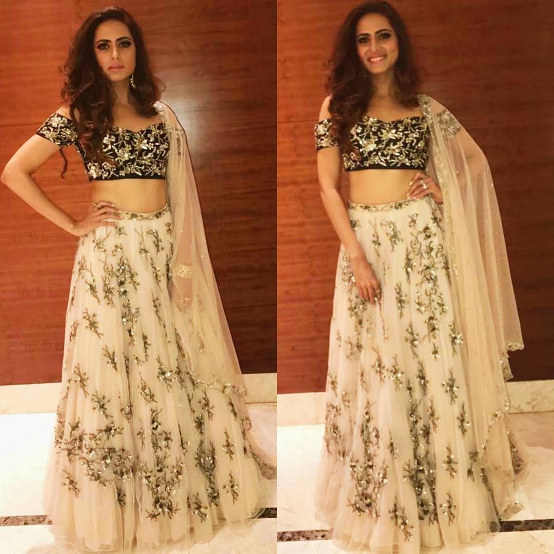 Videos Of Sargun Mehta Dancing And Singing On Her Brother Engagement