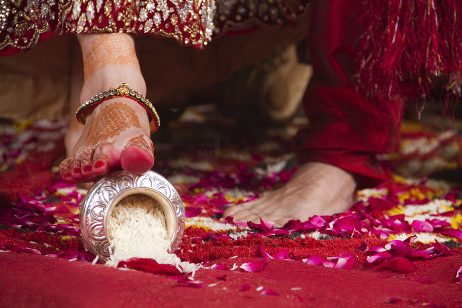 Image Courtesy: Pinterest Gujrati wedding rituals