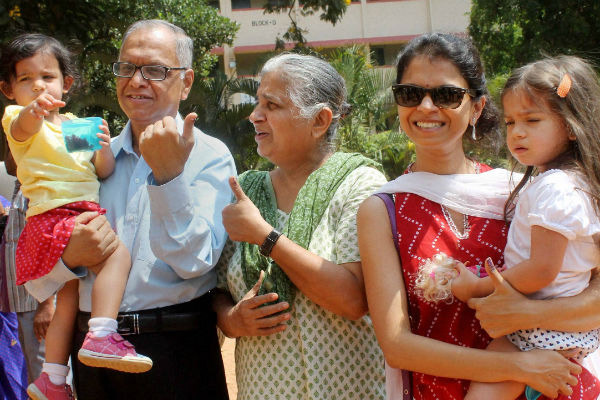 Narayan Murthy wife and daughter Akshata / Oneindia Hindi 