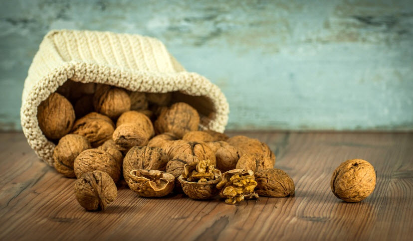 Walnuts for skin infection