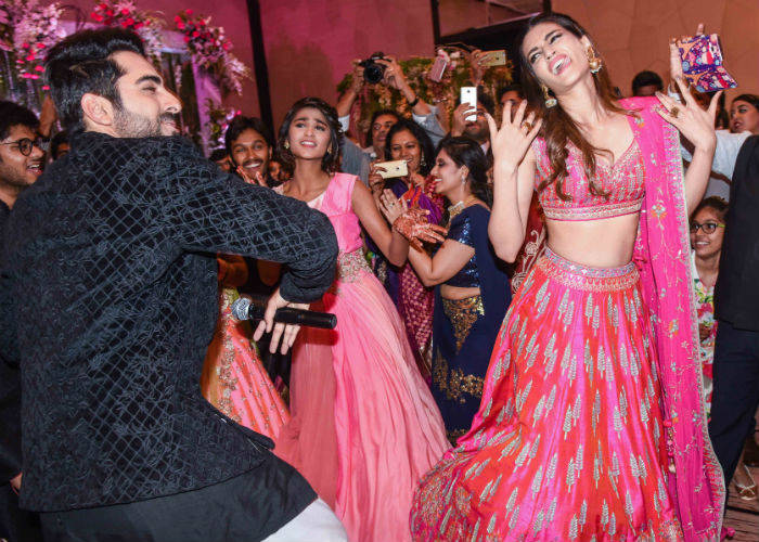 Kriti and Ayushmann gatecrashed a wedding