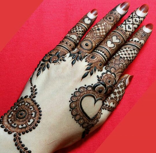heart mehendi designs