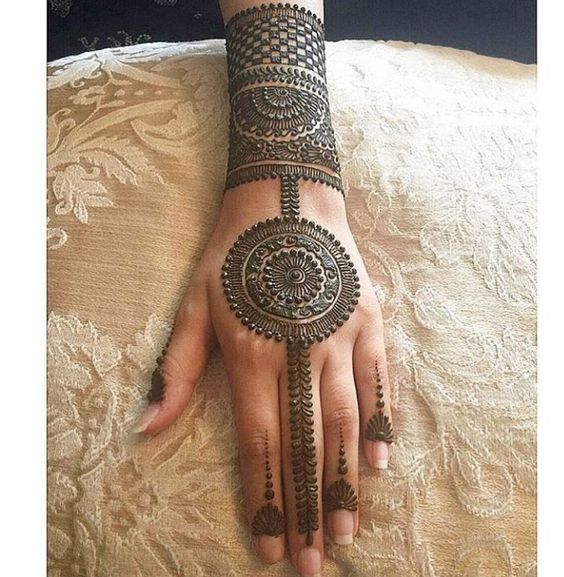 wrist mehendi designs