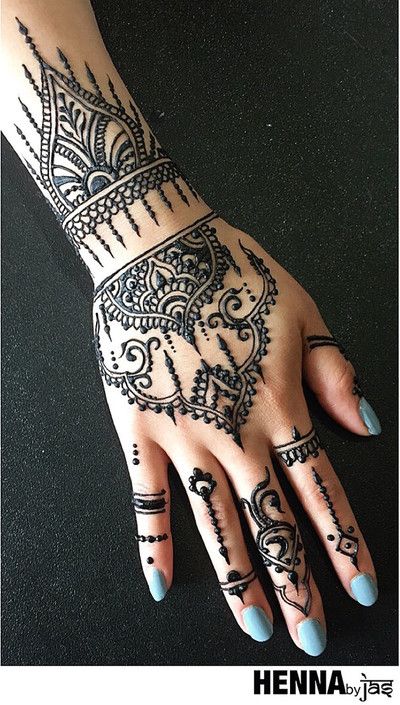 wrist mehendi designs