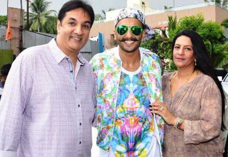 Ranveer singh with his mom and dad