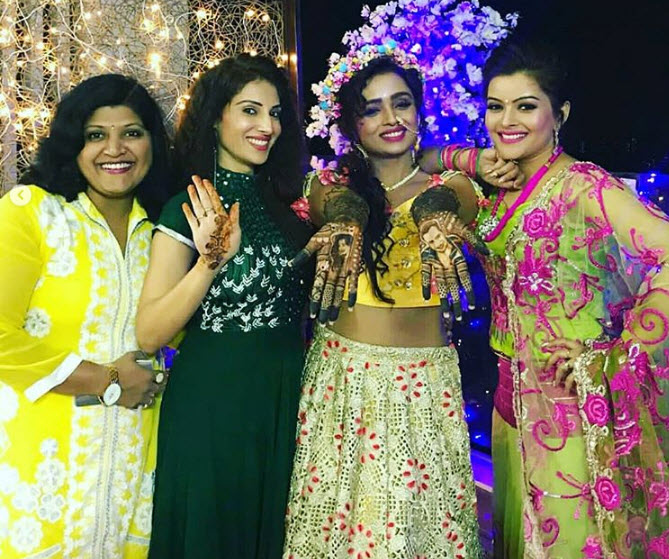 Parul Chauhan Mehendi