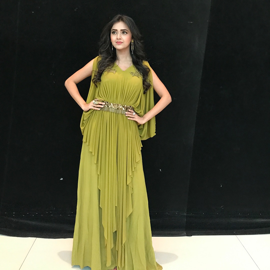 Tejasswi Prakash Fashion