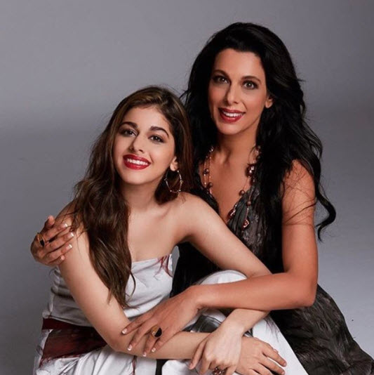 Pooja Bedi with her daughter