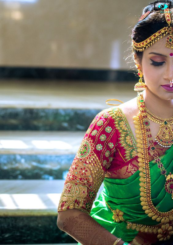 Trendy And Stylish Choli Designs For This Wedding Season
