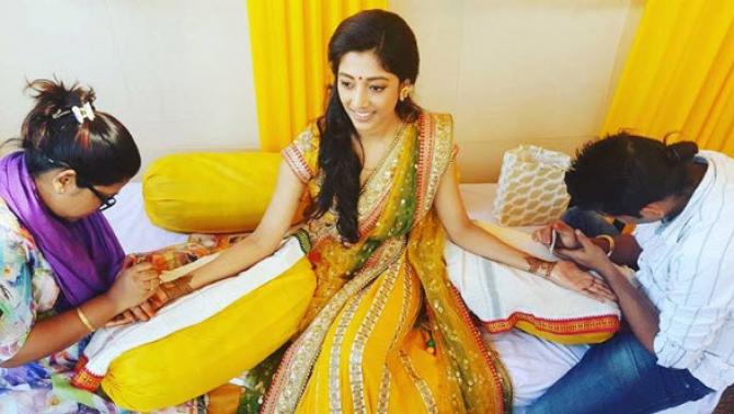 Paoli Dam mehendi