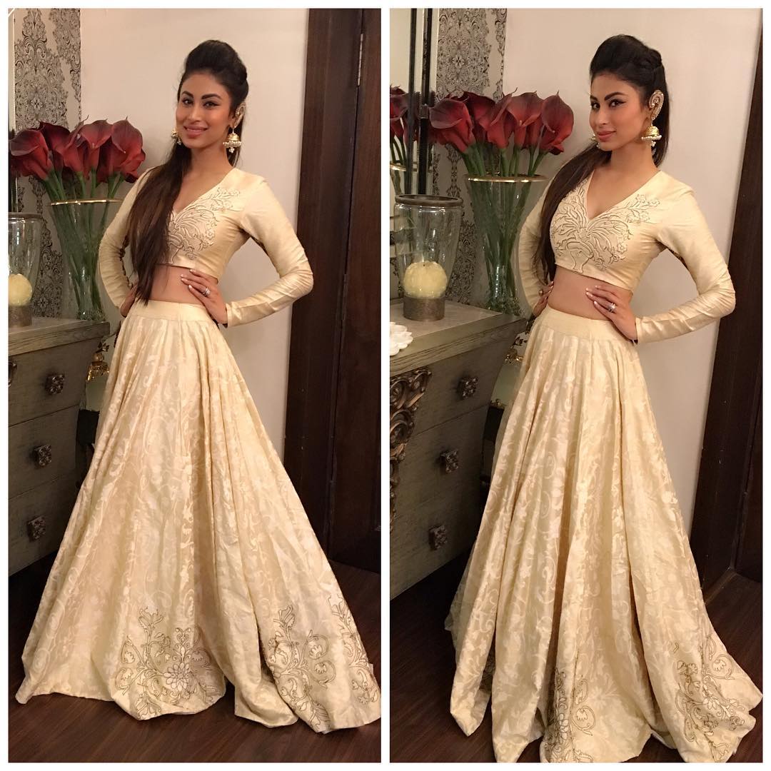 From Girl Next Door To Fashion Icon Mouni Roy S Drastic Style Makeover Her Secrets Revealed Her light pink saree has unique small pleats on the pallu area. from girl next door to fashion icon