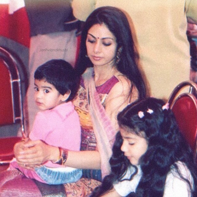 Sridevi with Janhvi and Khushi Kapoor